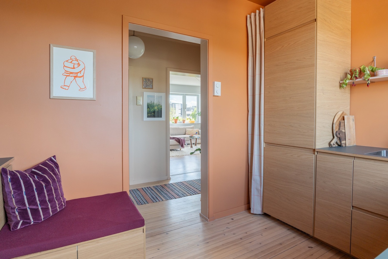 Kjøl og frys er godt gjemt bort i hjørnet. Galleribilde