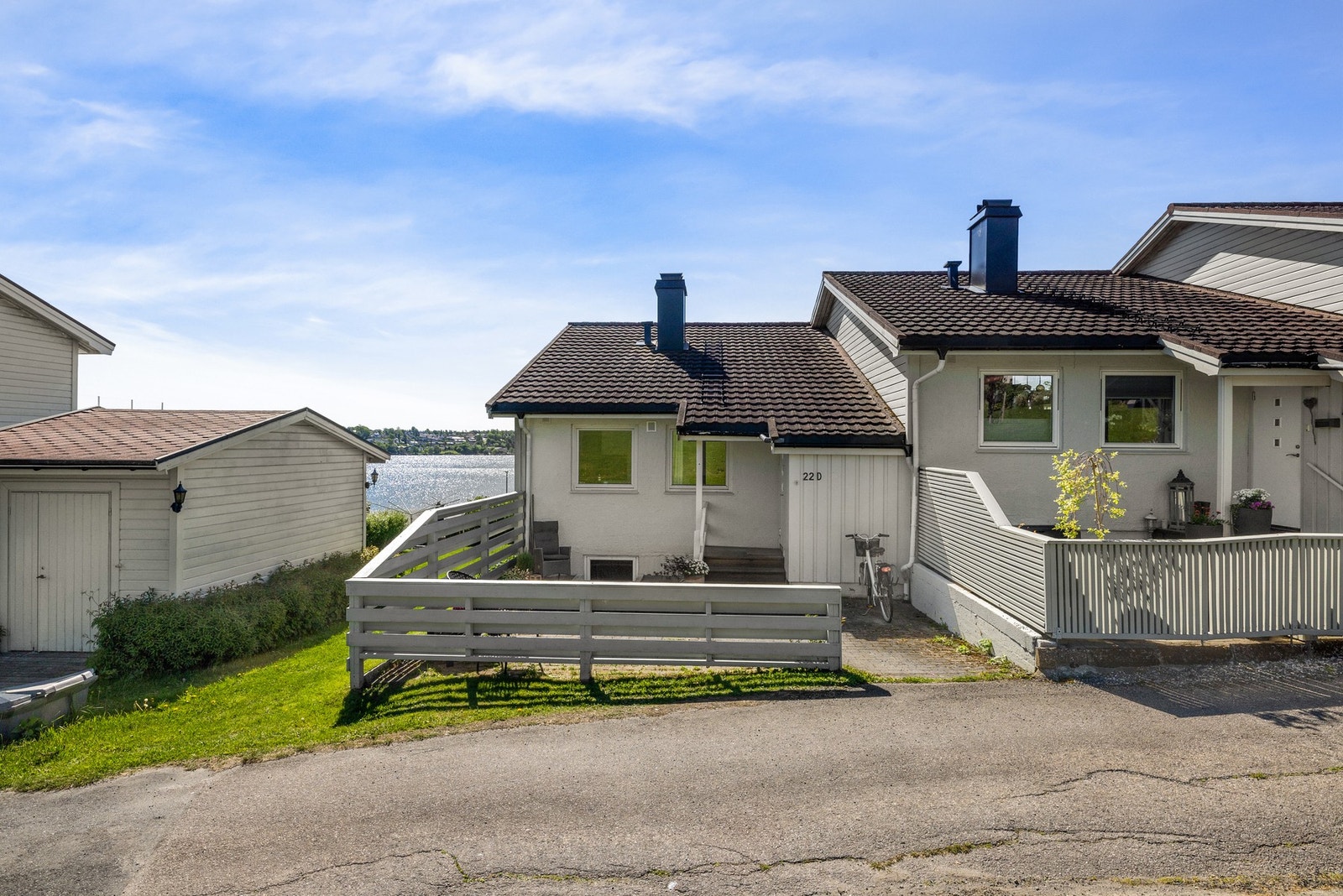 Boligen går over 4 halvplan og har et areal på 103 kvm Galleribilde
