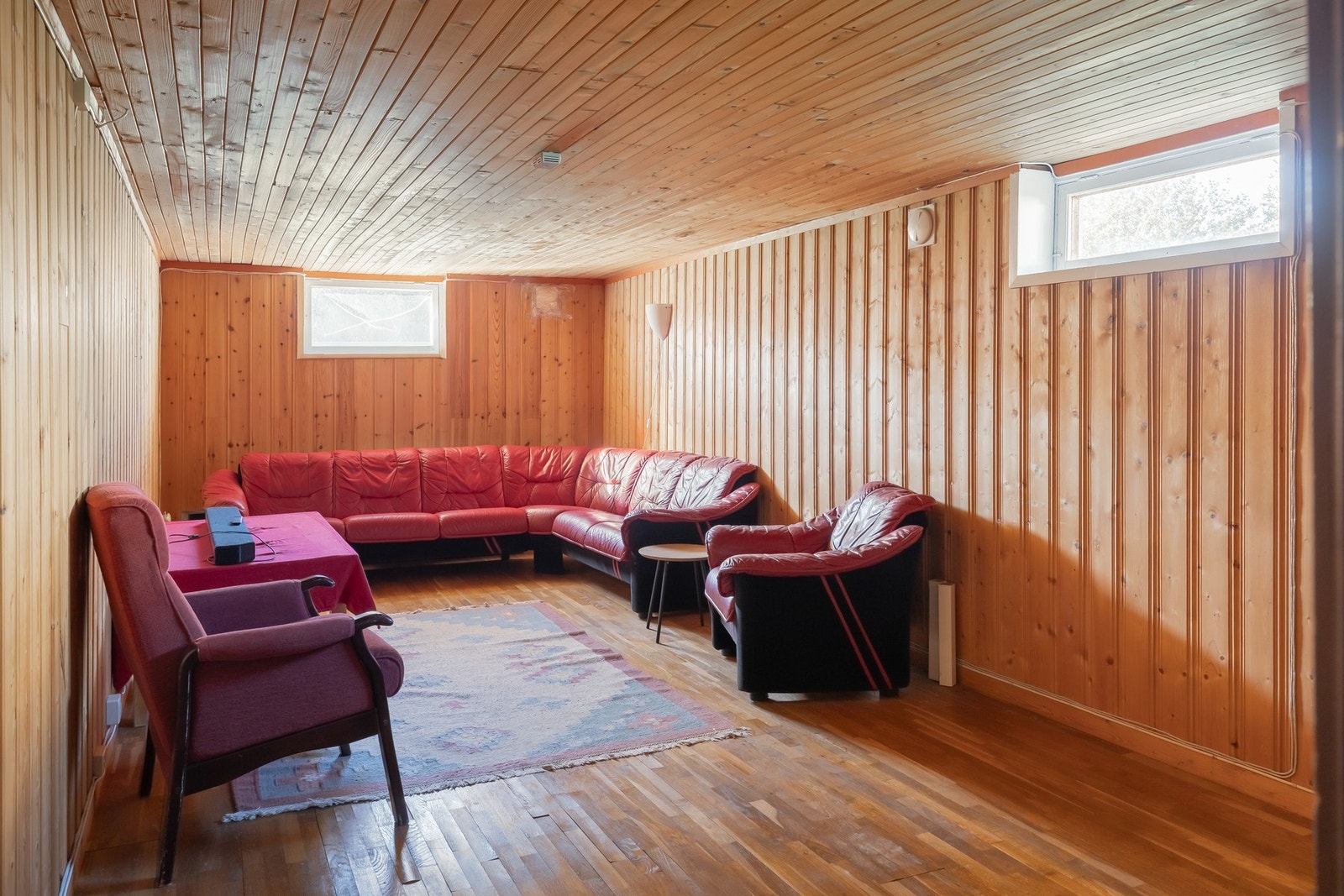 Kjellerstue med flere bruksmuligheter. Galleribilde