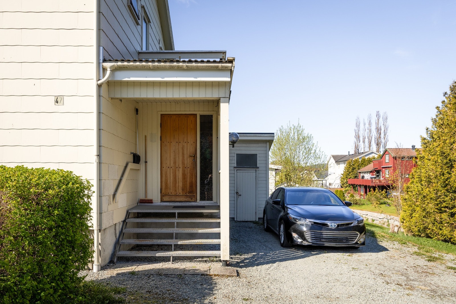 Gode parkeringsmuligheter på egen tomt. Galleribilde