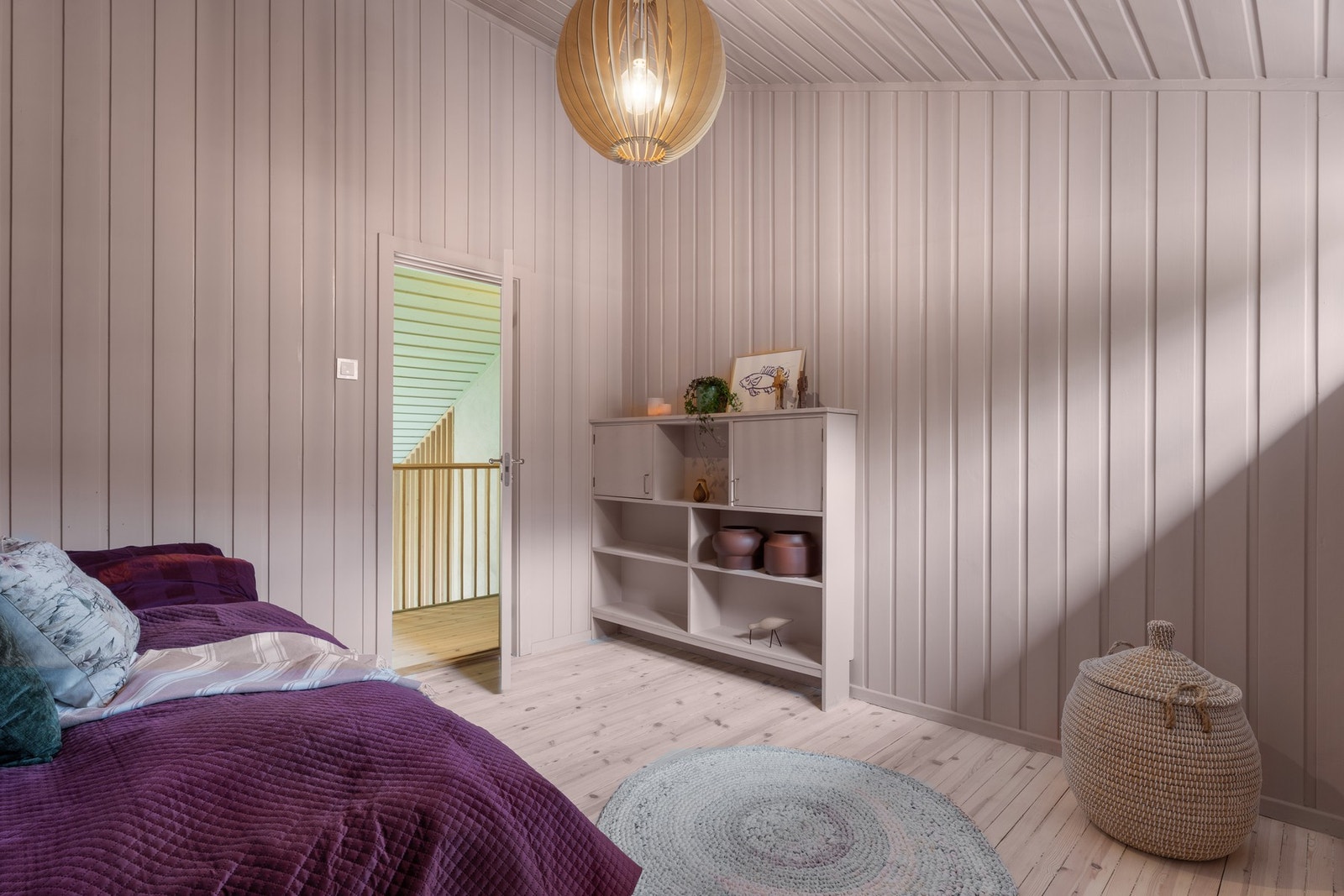 Dette rommet er også av god størrelse med fin plass til å innrede med seng, kontorpult og garderobeløsning. Galleribilde