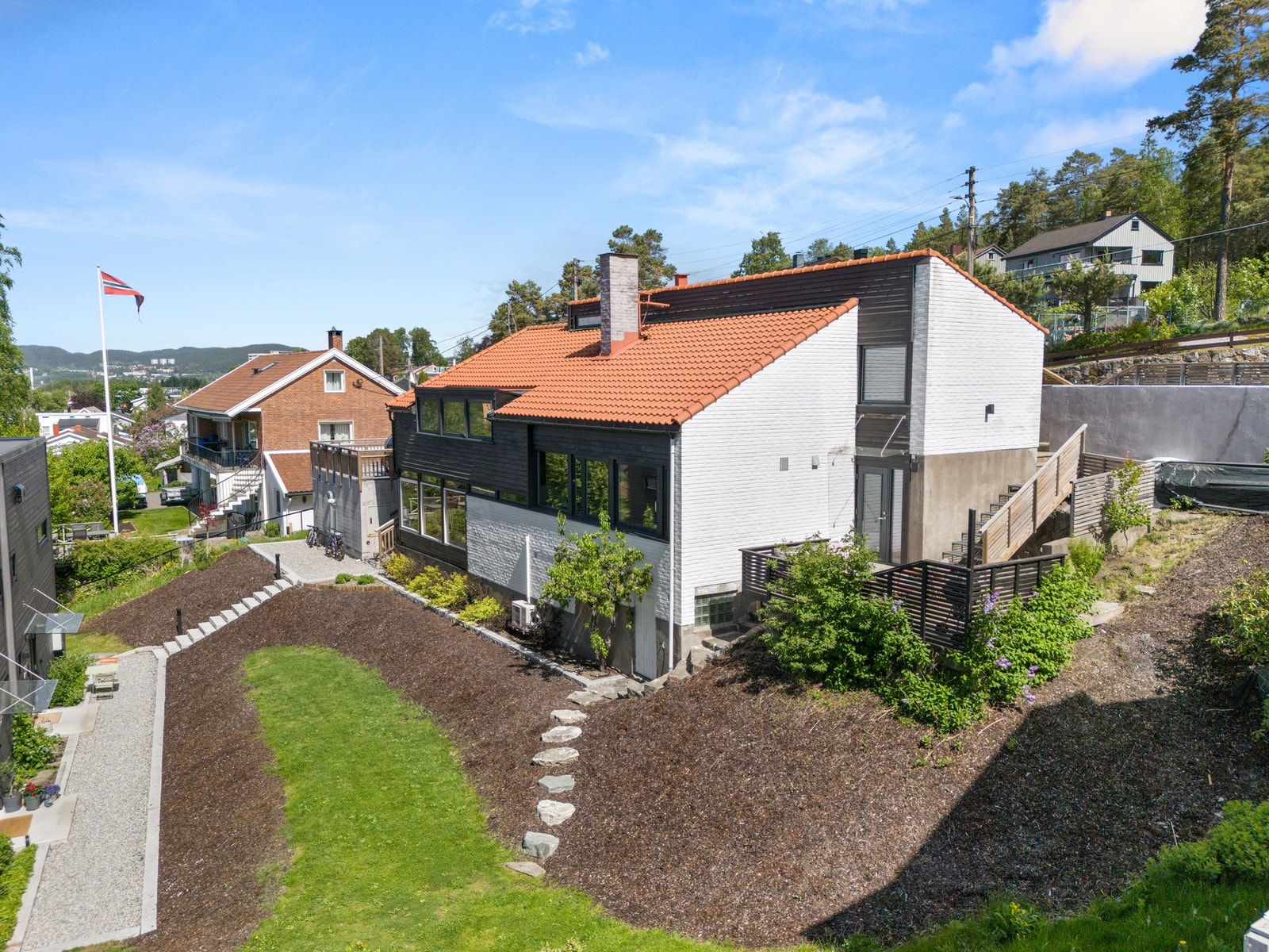 Det ble lagt ny taktekking med tegltakstein i 2000, satt opp snøfangere i 2023, samt byttet renner og nedløp på østveggen i 2023, da siden fikk ny drenering. Galleribilde