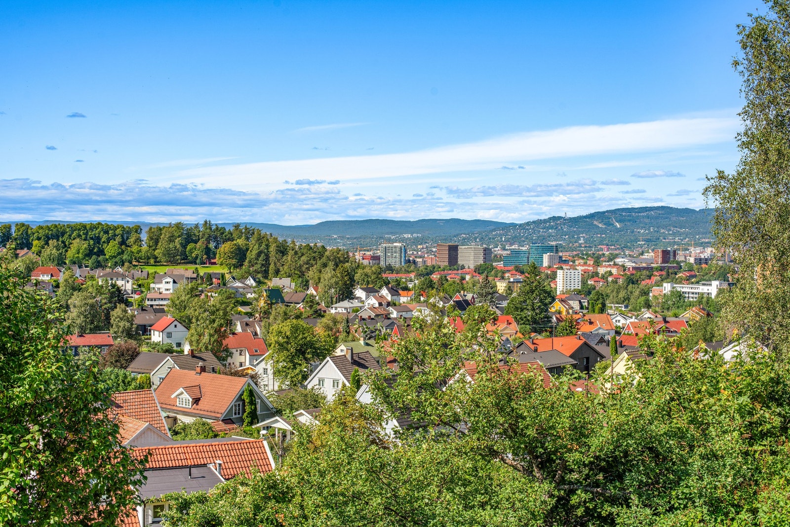 Fantastisk utsikt herfra ned mot sentrum og mot Holmenkollen. Galleribilde