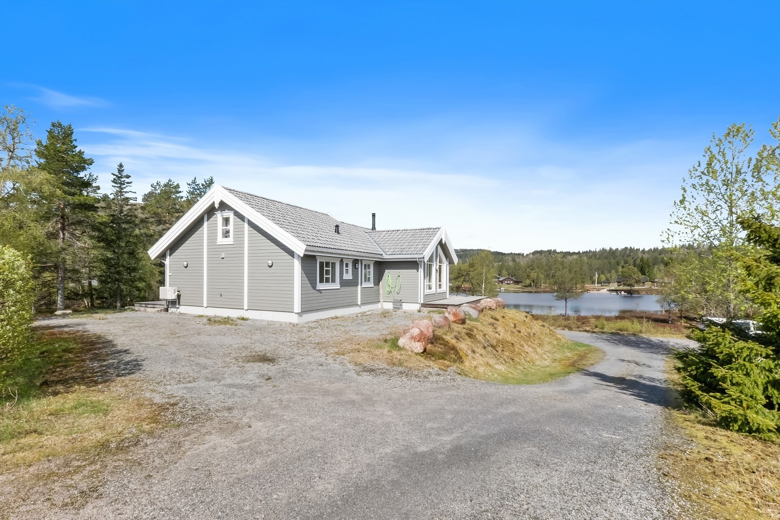 Kjørevei til døra. Galleribilde