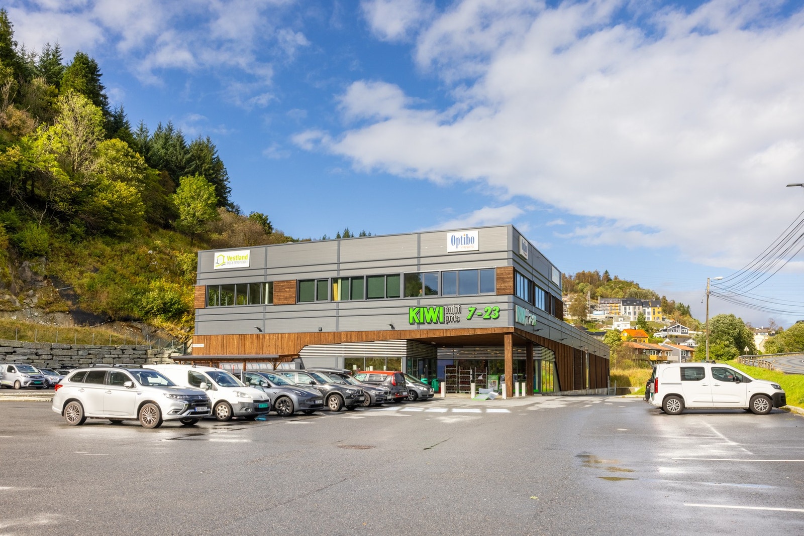 Dagligvarehandelen kan enkelt gjøres på Kiwi Valle som ligger innen kort gangavstand. Galleribilde