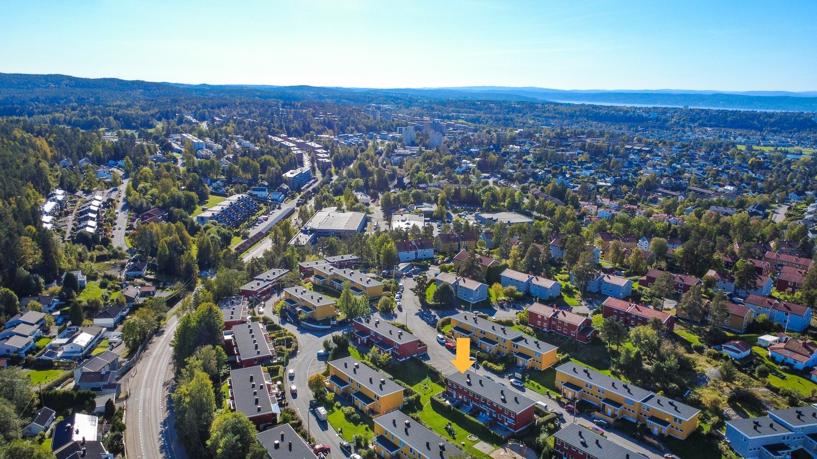 Oslo sentrum ligger godt innen rekkevidde, og det er fin sykkelavstand til byen med alt det innebærer av hovedstadens fasiliteter og servicetilbud. Galleribilde