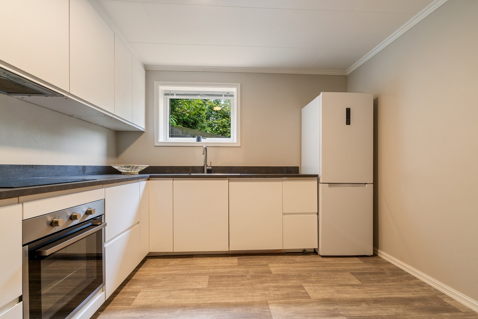 Moderne og tidløs kjøkkeninnredning fra Ikea. Galleribilde