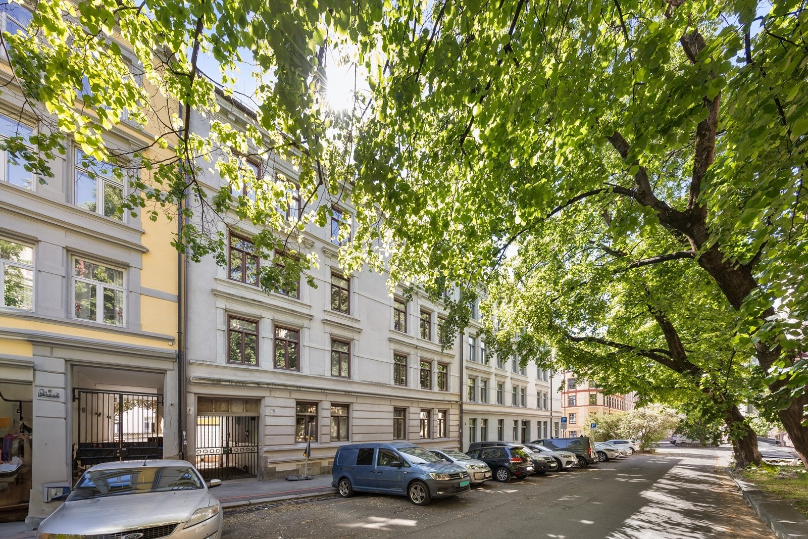 Beliggenheten kombinerer roligere bygater med kort vei til byliv, kultur og kollektivtransport. Galleribilde