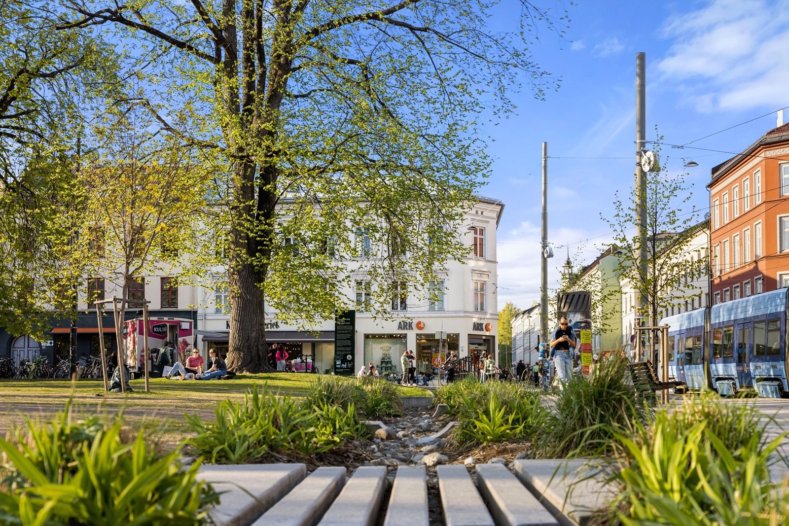 Olaf ryes plass rett i nærheten med et bredt utvalg av butikker, spisesteder og andre hyggelige nisjer. Galleribilde