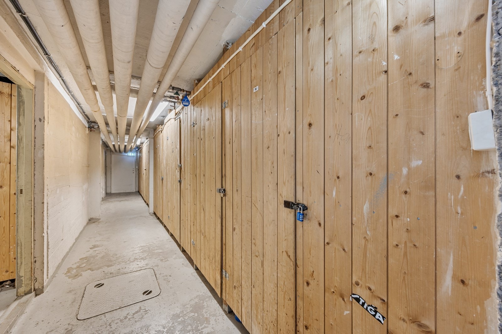 Leiligheten disponerer to boder i kjelleren for ekstra lagringsplass. Galleribilde