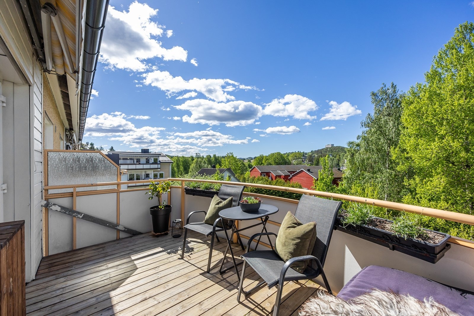 Her er det god plass til både utemøbler og beplantning. Galleribilde