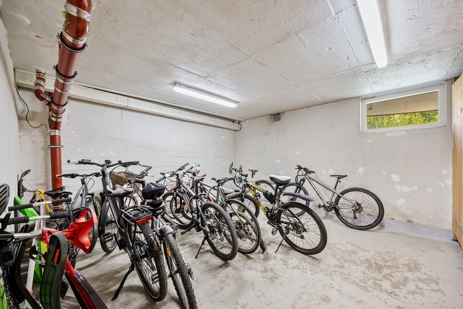 Borettslaget har fellesrom for trygg oppbevaring av sykler. Galleribilde
