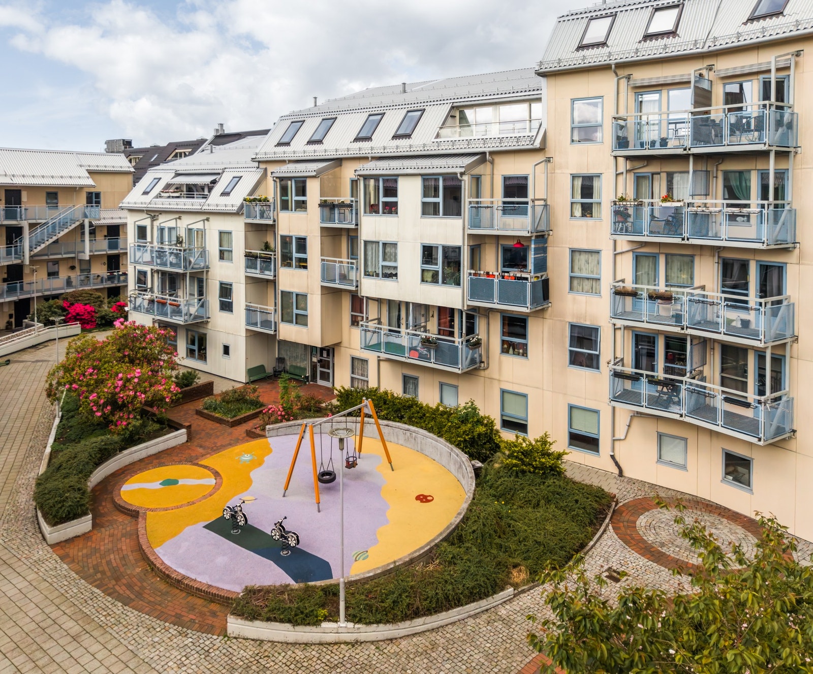 Borettslaget er meget barnevennlig og har flotte fellessarealer med lekeplass. Galleribilde