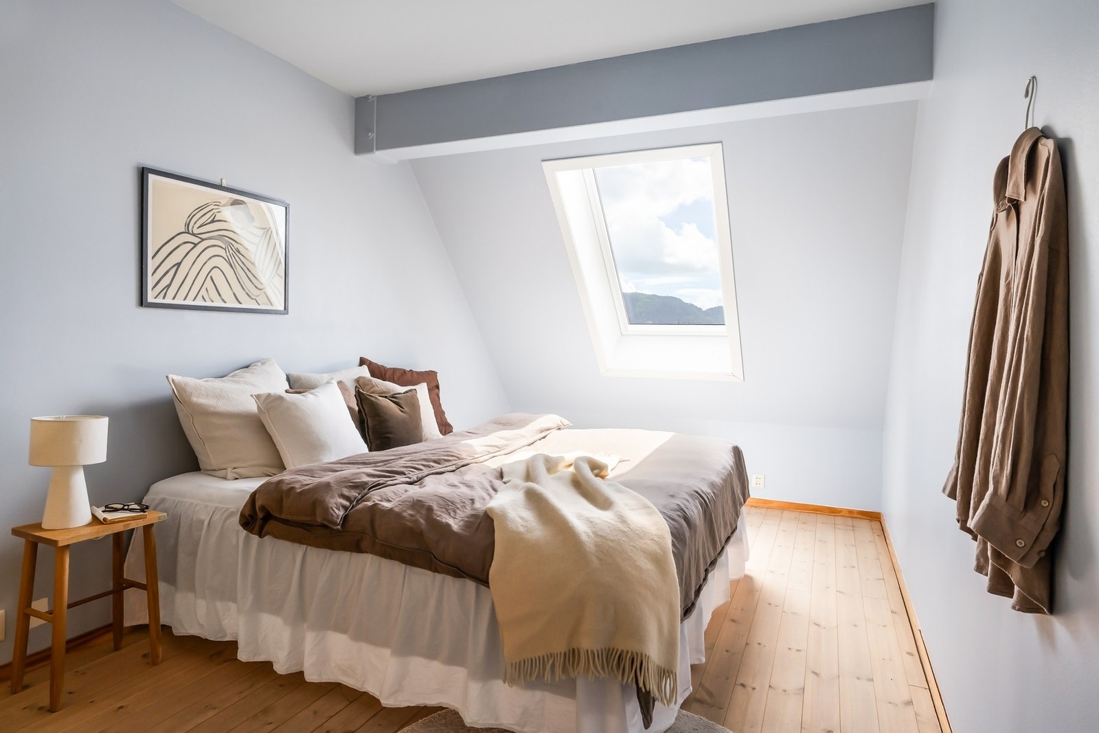 Hovedsoverommet er romslig og har god plass til dobbeltseng og garderobe. Galleribilde