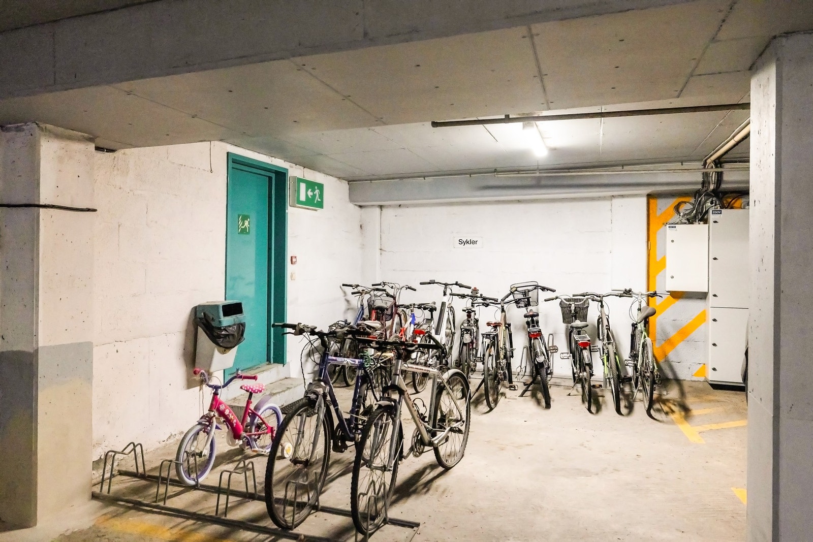 I tillegg til ekstern bod på 4 kvm er det også felles sykkelparkering, samt mulighet for å leie eget "sykkelbur" til å låse inn sykkelen i. Galleribilde