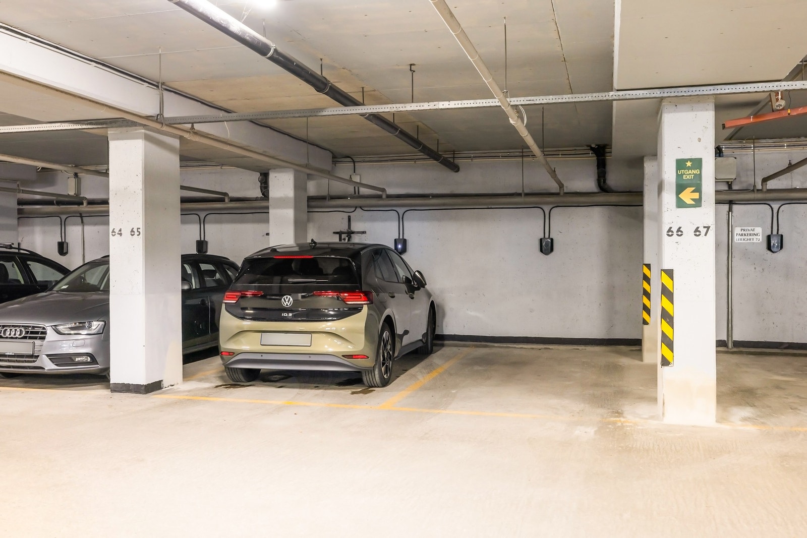 Det medfølger garasjeplass til leiligheten med mulighet for elbillader. Galleribilde