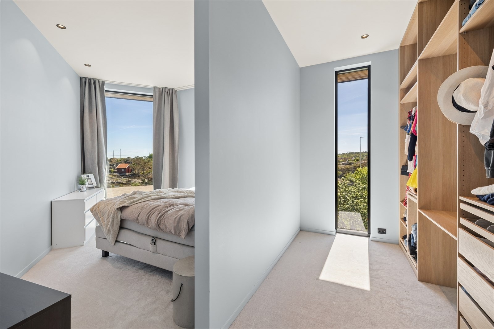 Hovedsoverom med egen walk-in garderobe Galleribilde