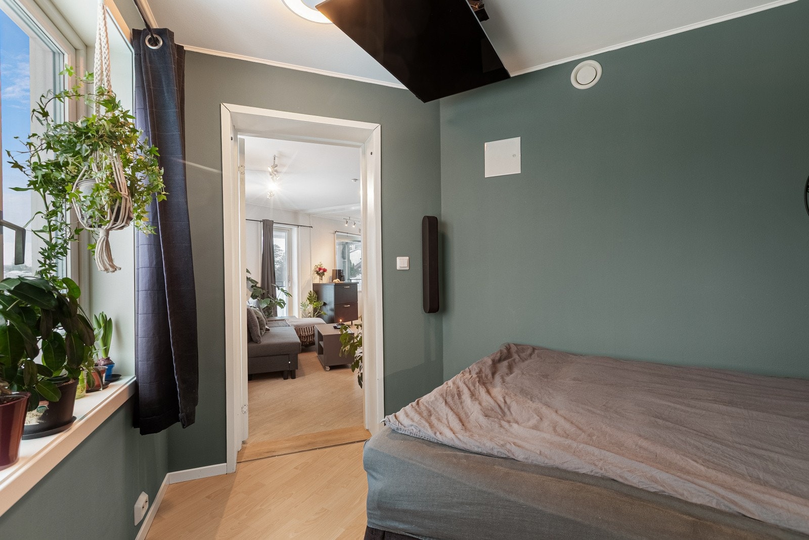 Videre byr leiligheten på ett soveorm. Galleribilde