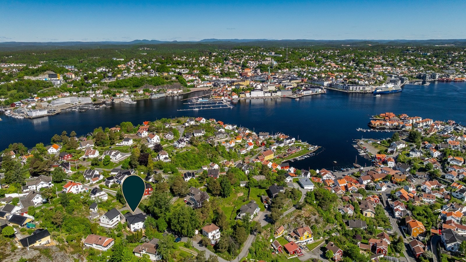 Kun få minutters gange til Kolbjørnsvik, hvor du kan ta ferja til sentrum eller møte venner og nyte livet på Moringen. Galleribilde