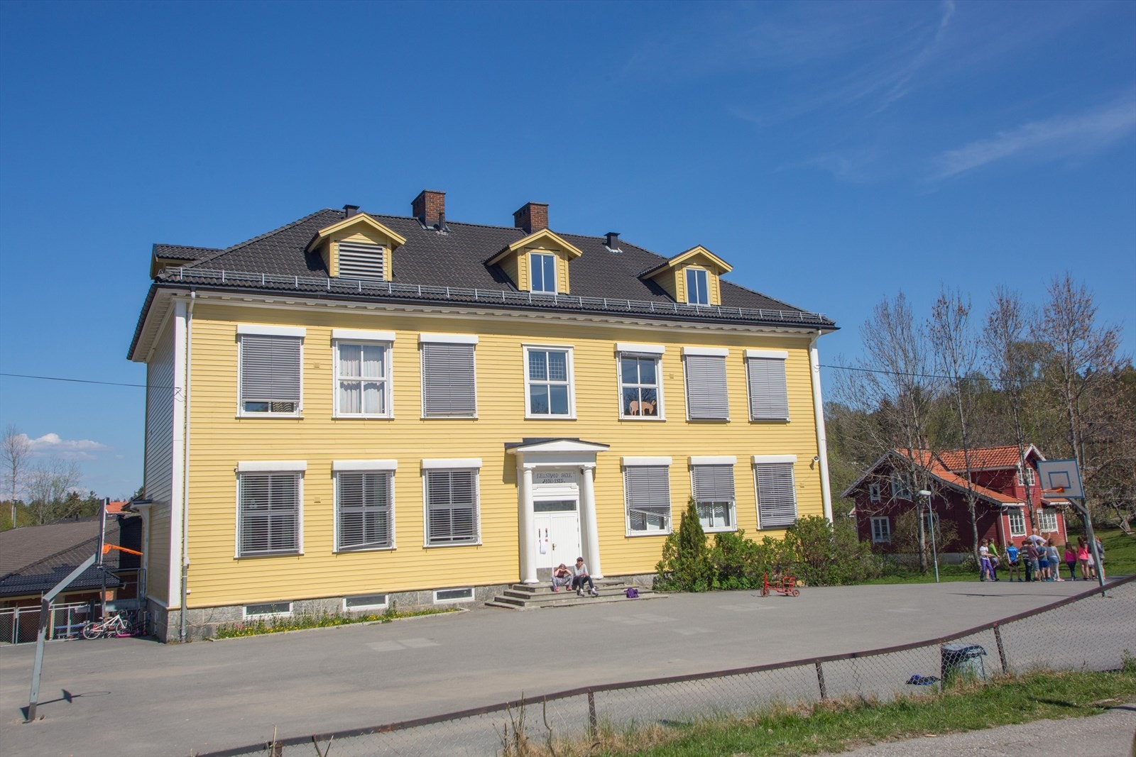 Kort gangavstand til Fjellstrand barneskole. Galleribilde