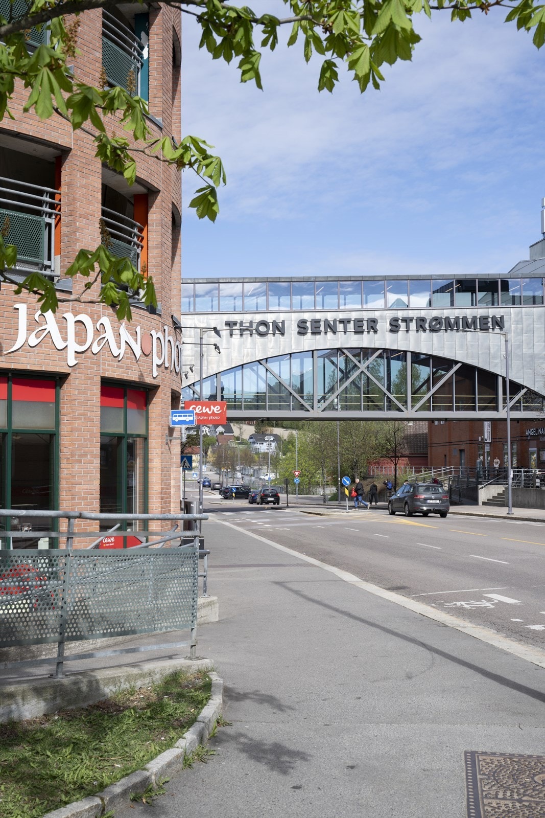 Leiligheten har en attraktiv og sentral plassering i populære omgivelser på Strømmen, med gangavstand til det meste du trenger i hverdagen. Galleribilde