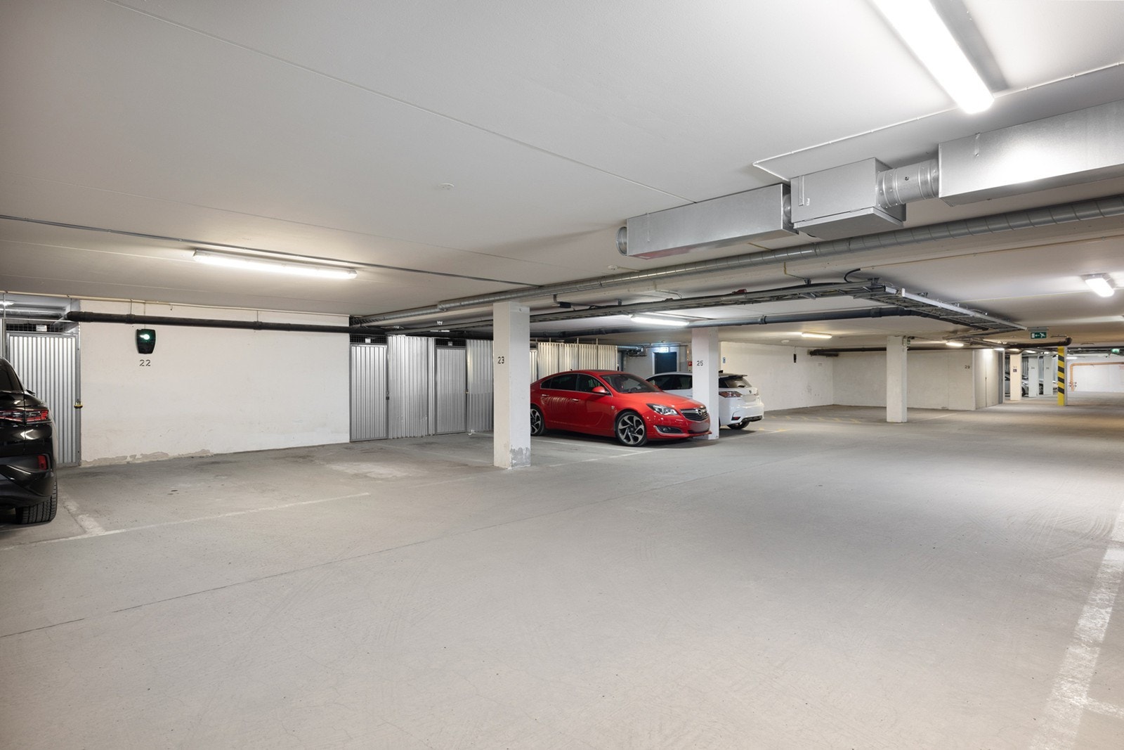 Det medfølger en garasjeplass i felles garasjeanlegg. Det er installert ladeboks. Galleribilde