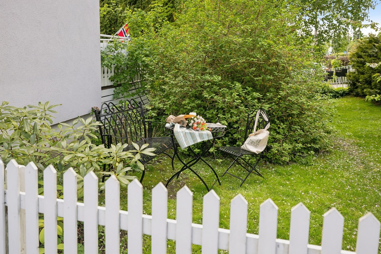 Her får du flotte omgivelser med plass til komfortable sitteplasser Galleribilde