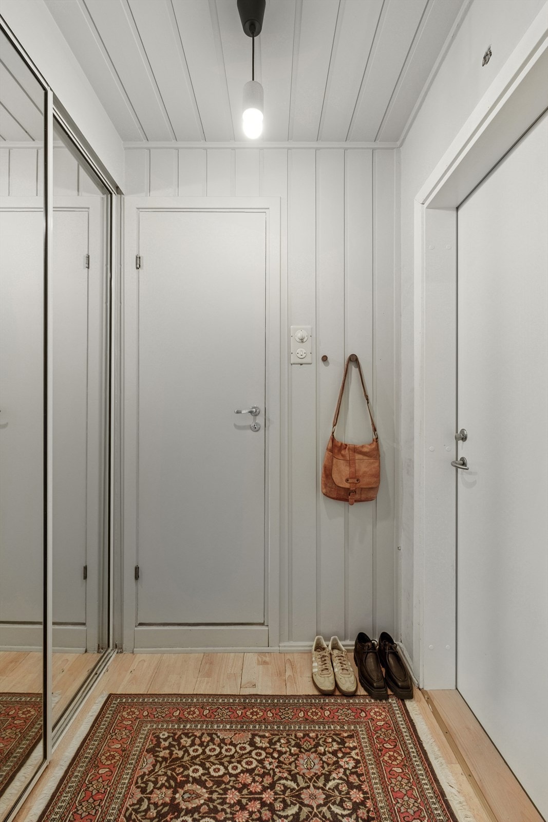 Du ønskes velkommen inn i en lys og innbydende entré. Galleribilde