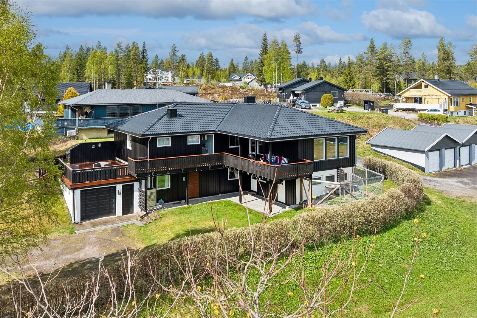 Fra eiendommen er det kort vei til gode turmuligheter i skog og mark. Galleribilde