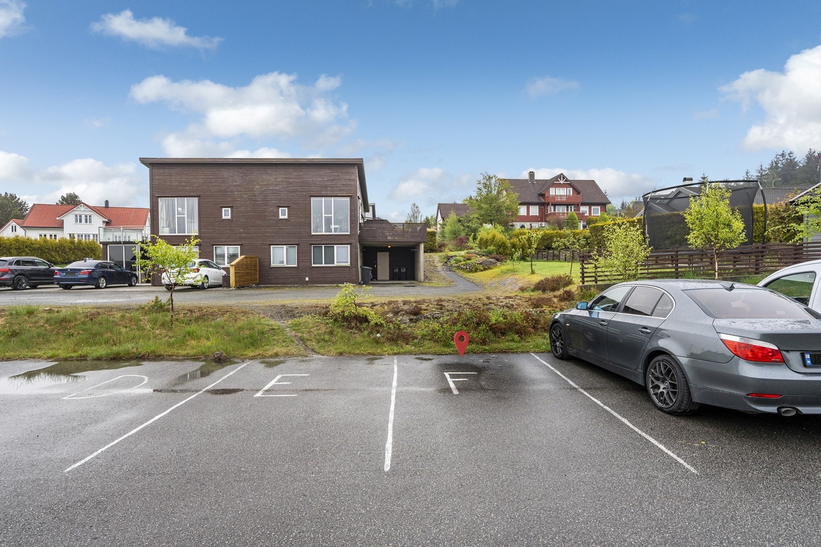 Ekstra parkeringsplass på fellestomt Galleribilde