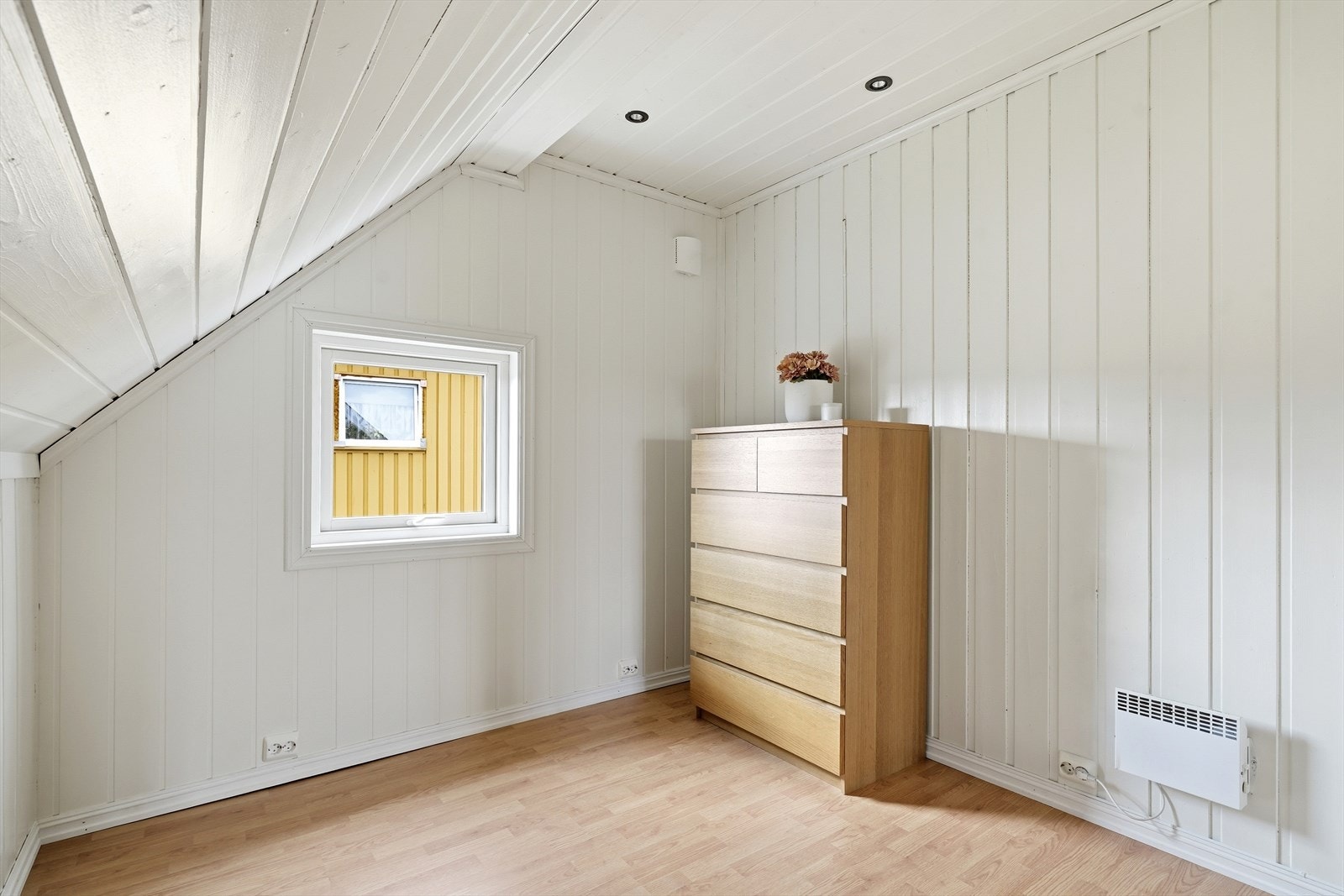Soverom inn fra loftstue. (Soverom 4 av 5) Galleribilde