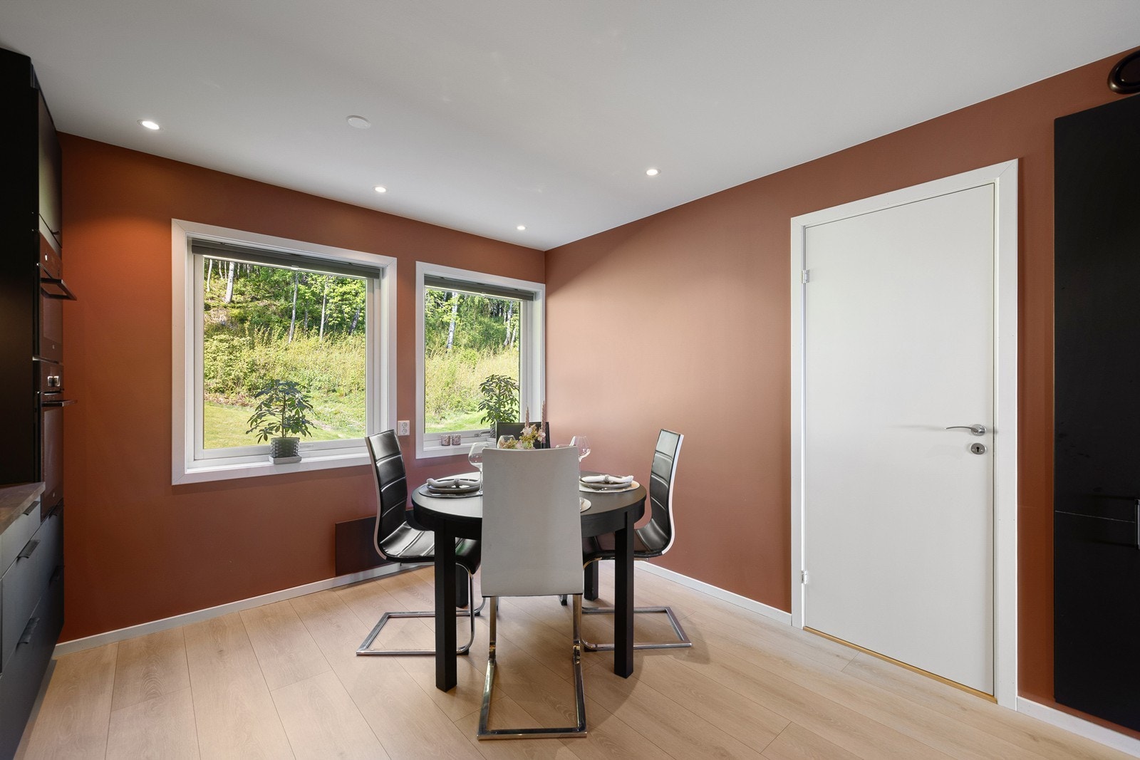Overflatene ble malt i 2021. Galleribilde