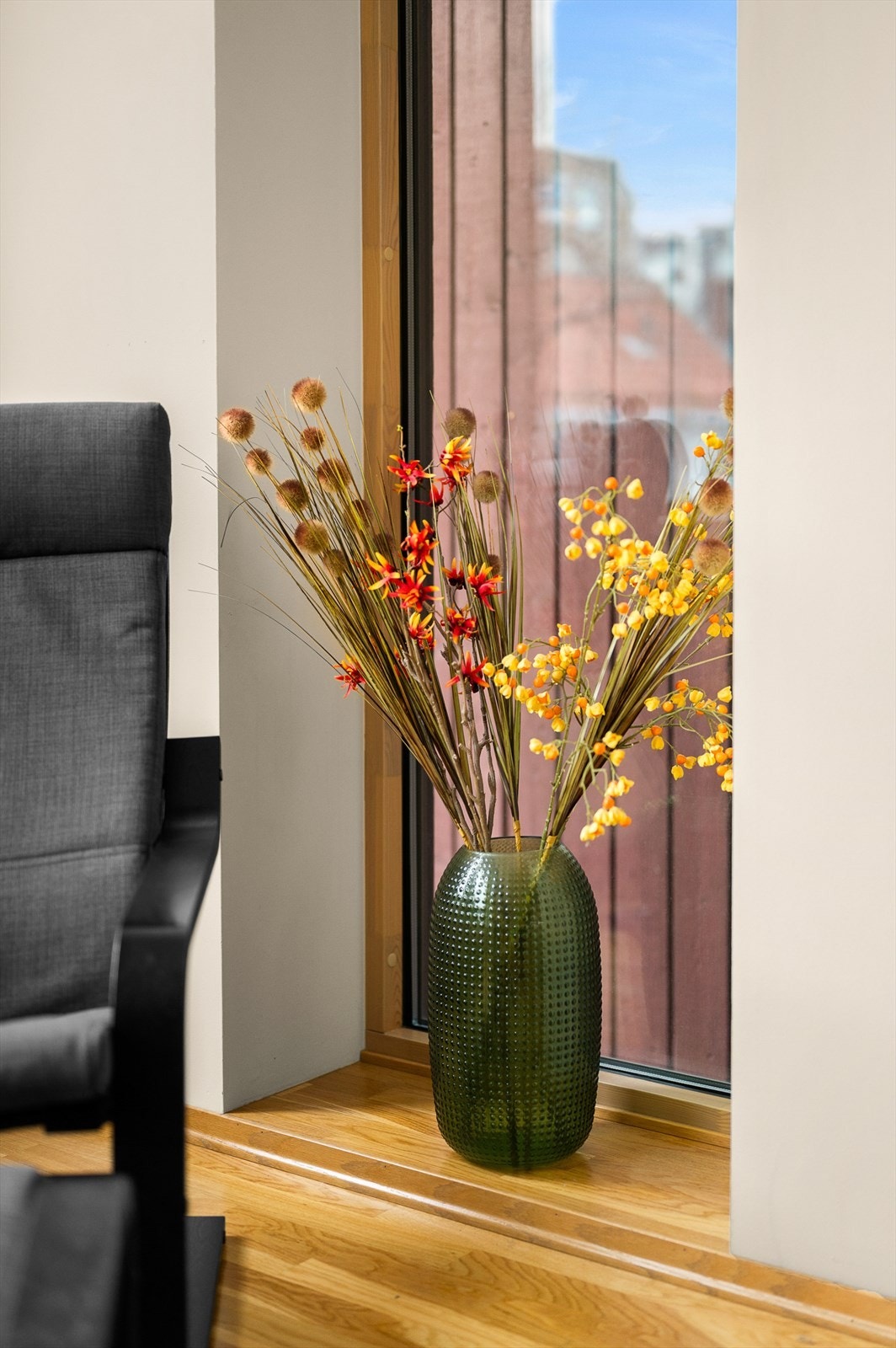 Vinduer med lakkerte trekarmer og 3-lags glass fra byggeår 2014. Galleribilde
