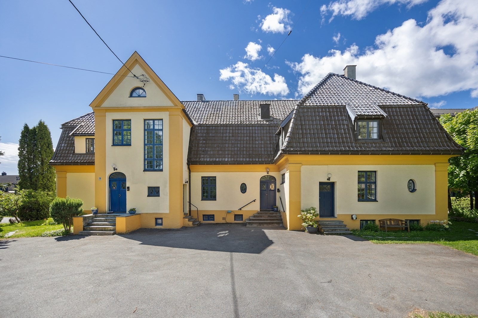 Velkommen til et levende bomiljø med et bredt tilbud av nabodrevne aktiviteter, blant annet filmkvelder, hobbyverksted, vinkurs, teater og arrangementer i velhuset! Galleribilde