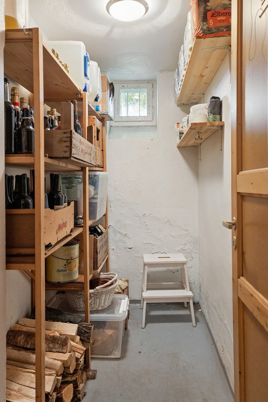 Boligen disponerer også en matbod. Galleribilde