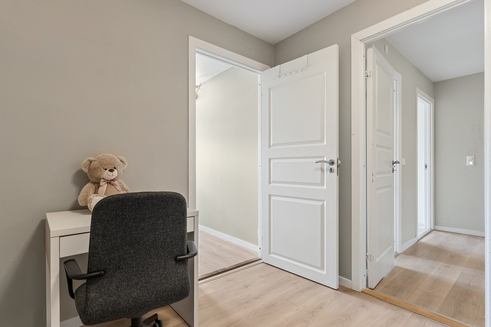 I tilknytning til gangen er det en praktisk krok, ideell for en hjemmekontorplass. Galleribilde