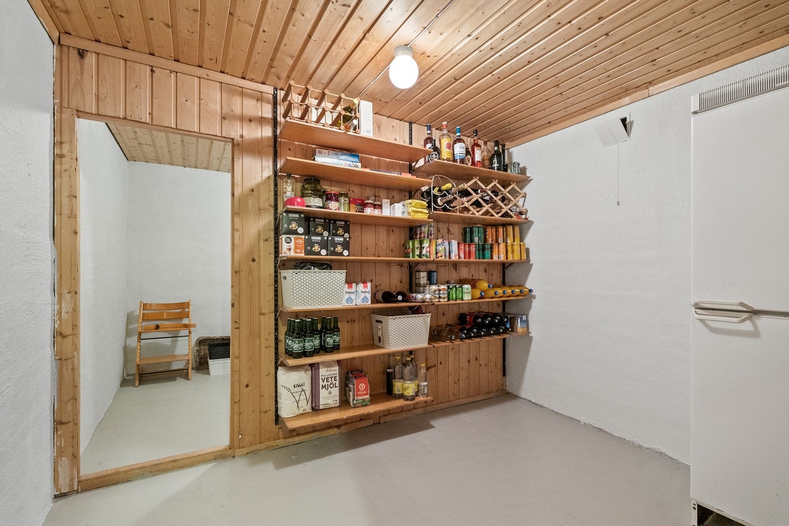 I underetasjen er det mye lagringsplass og bruksmuligheter. Galleribilde
