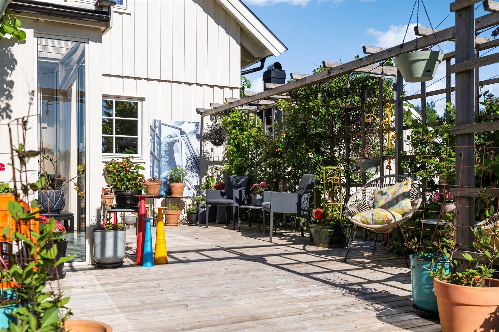 Dette er en magisk og frodig oppdagelsesreise med flere uteplasser, lune soner, kriker og kroker. Galleribilde