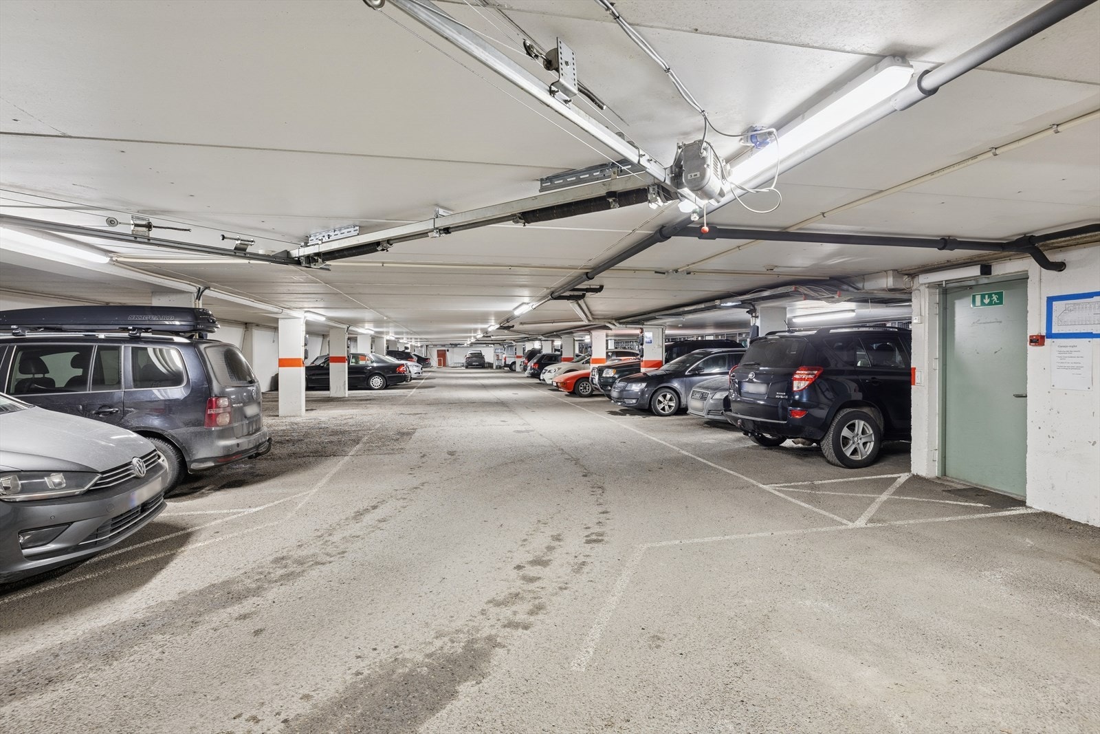Leiligheten disponerer også en bod i kjelleren på ca. 2 kvm og en p-plass i felles garasjeanlegg. Galleribilde