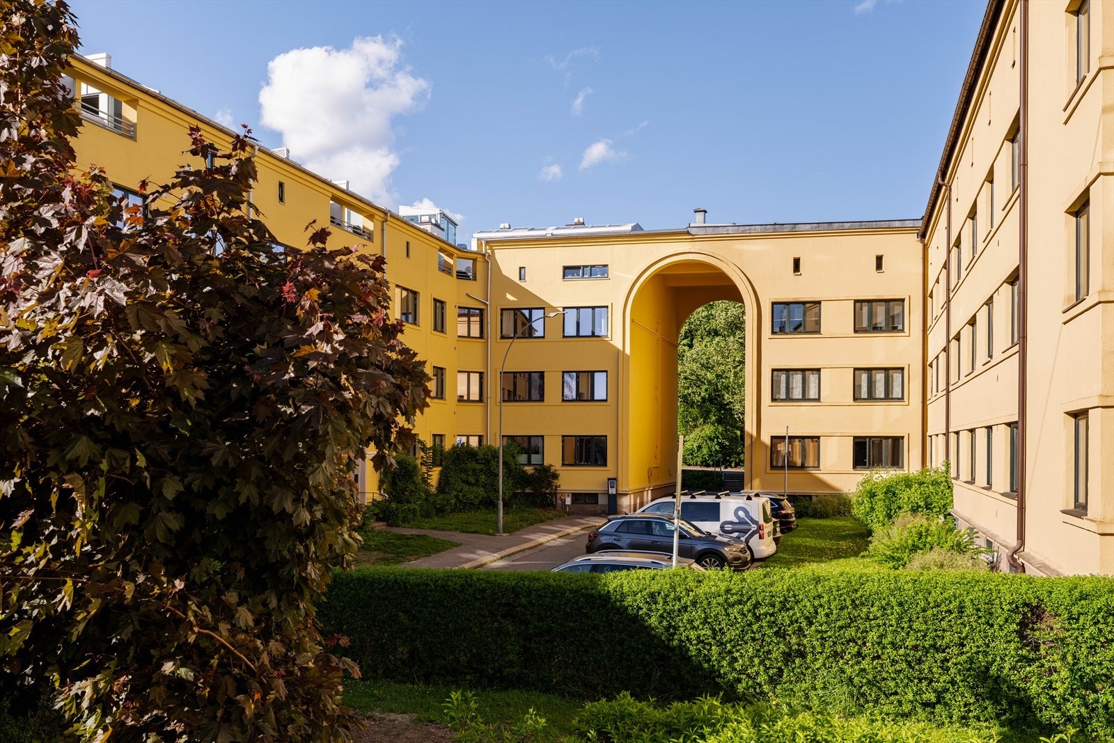 Borettslaget har parkeringsplasser som leies ut etter venteliste. Galleribilde
