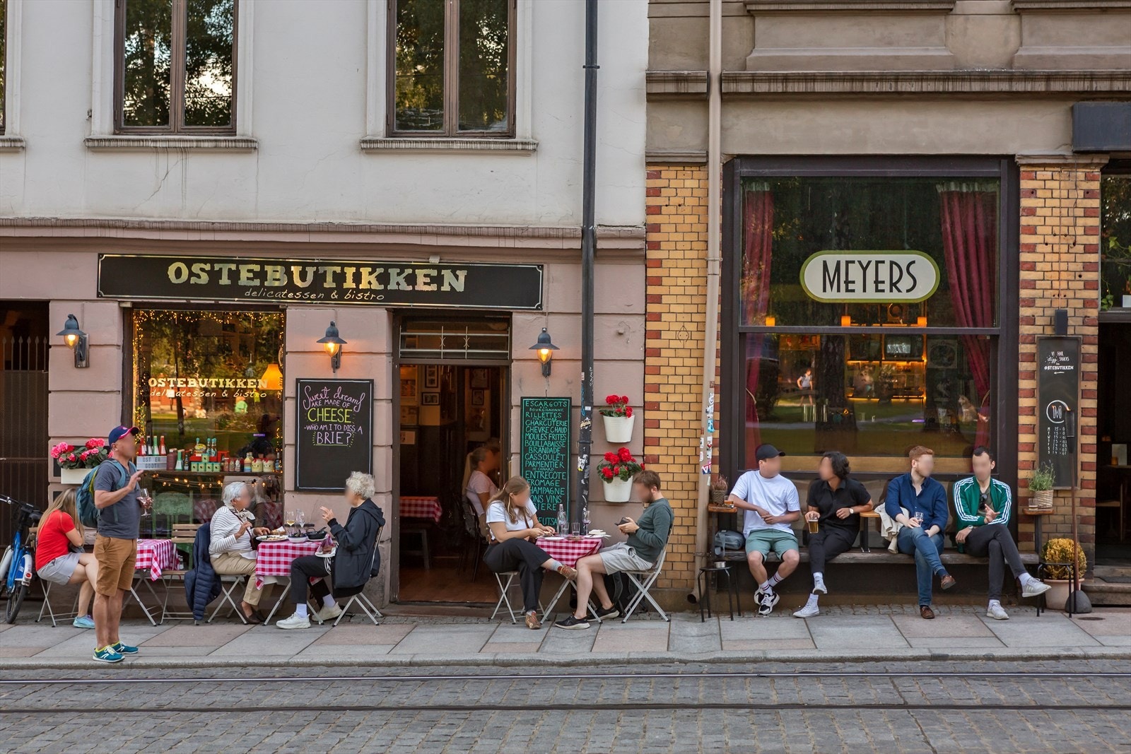 Lokale butikker og serveringssteder ved Birkelunden bidrar til et levende og attraktivt nærmiljø Galleribilde