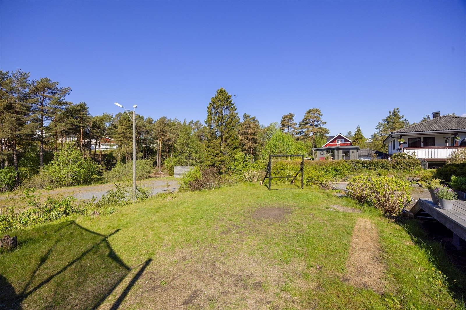 Fra eiendommen er det kort og trygg vei til Nustad barnehage og Langesund barneskole, begge innen gangavstand. Galleribilde