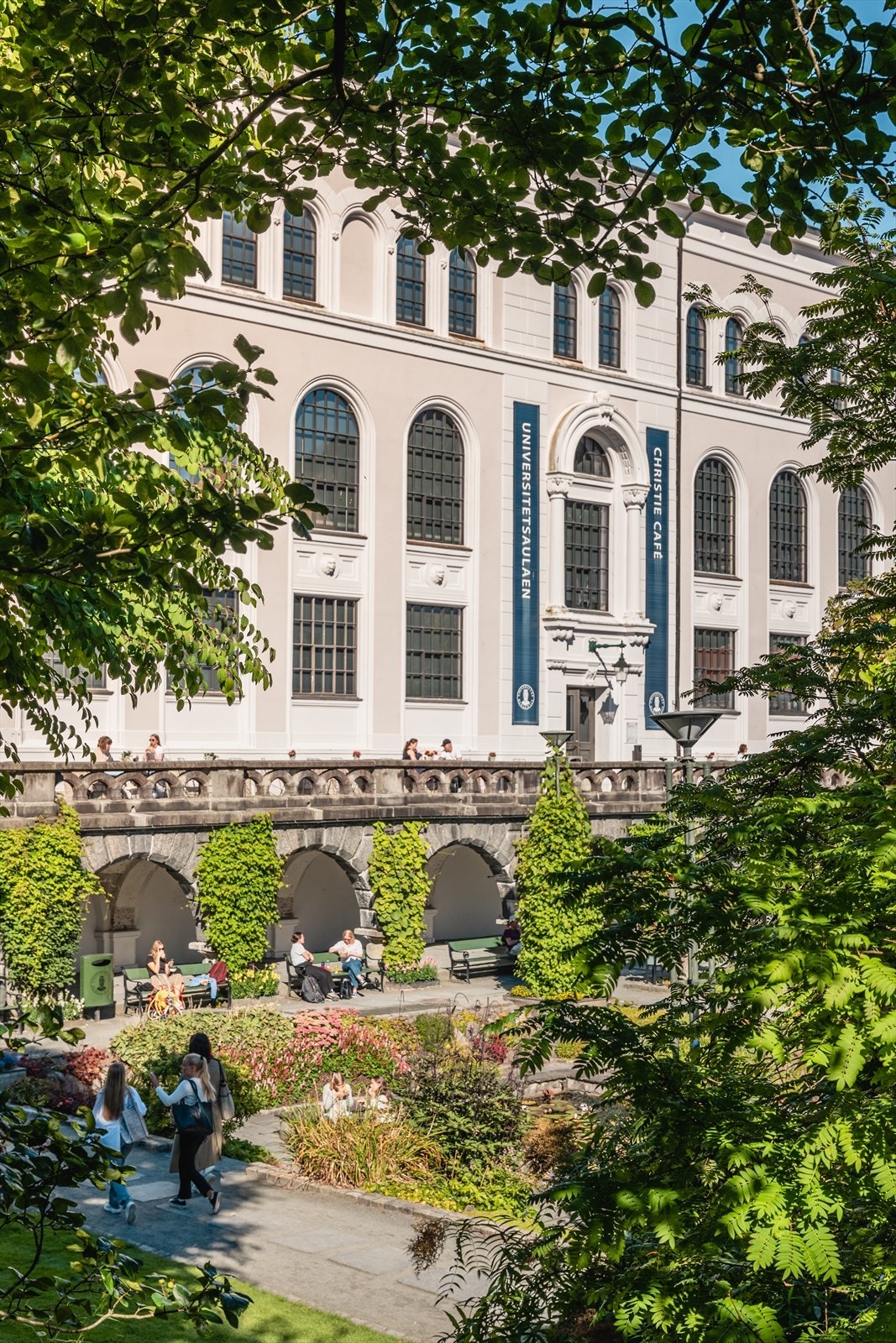 Det er også gangavstand til flere fakuliteter tilhørende Universitetet i Bergen Galleribilde