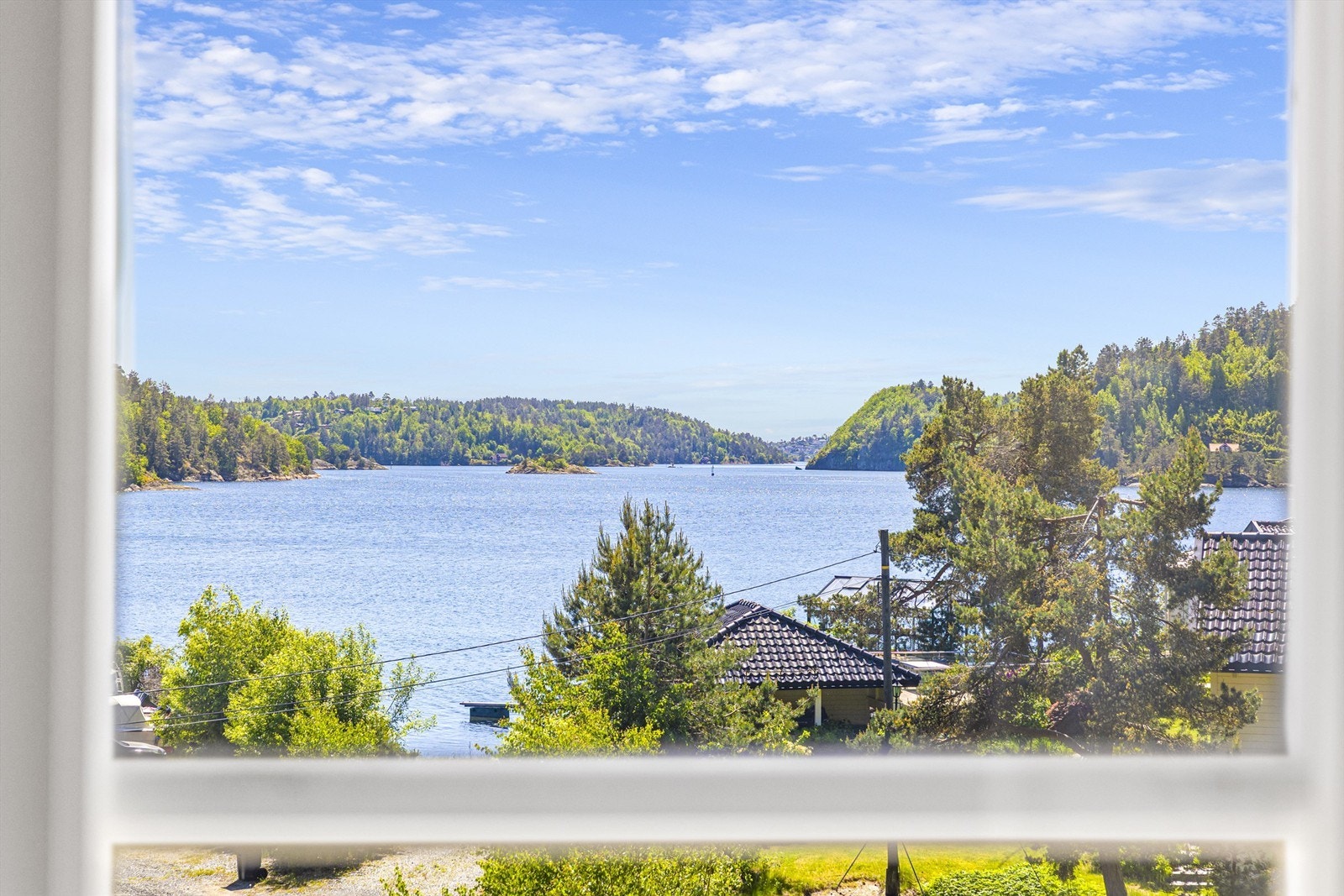 Utsikt over Tvedestrandsfjorden. Galleribilde