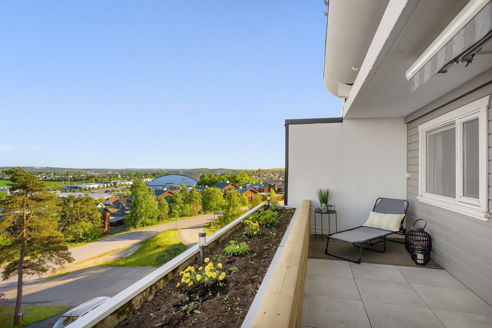 Balkong med utgang fra stuen Galleribilde