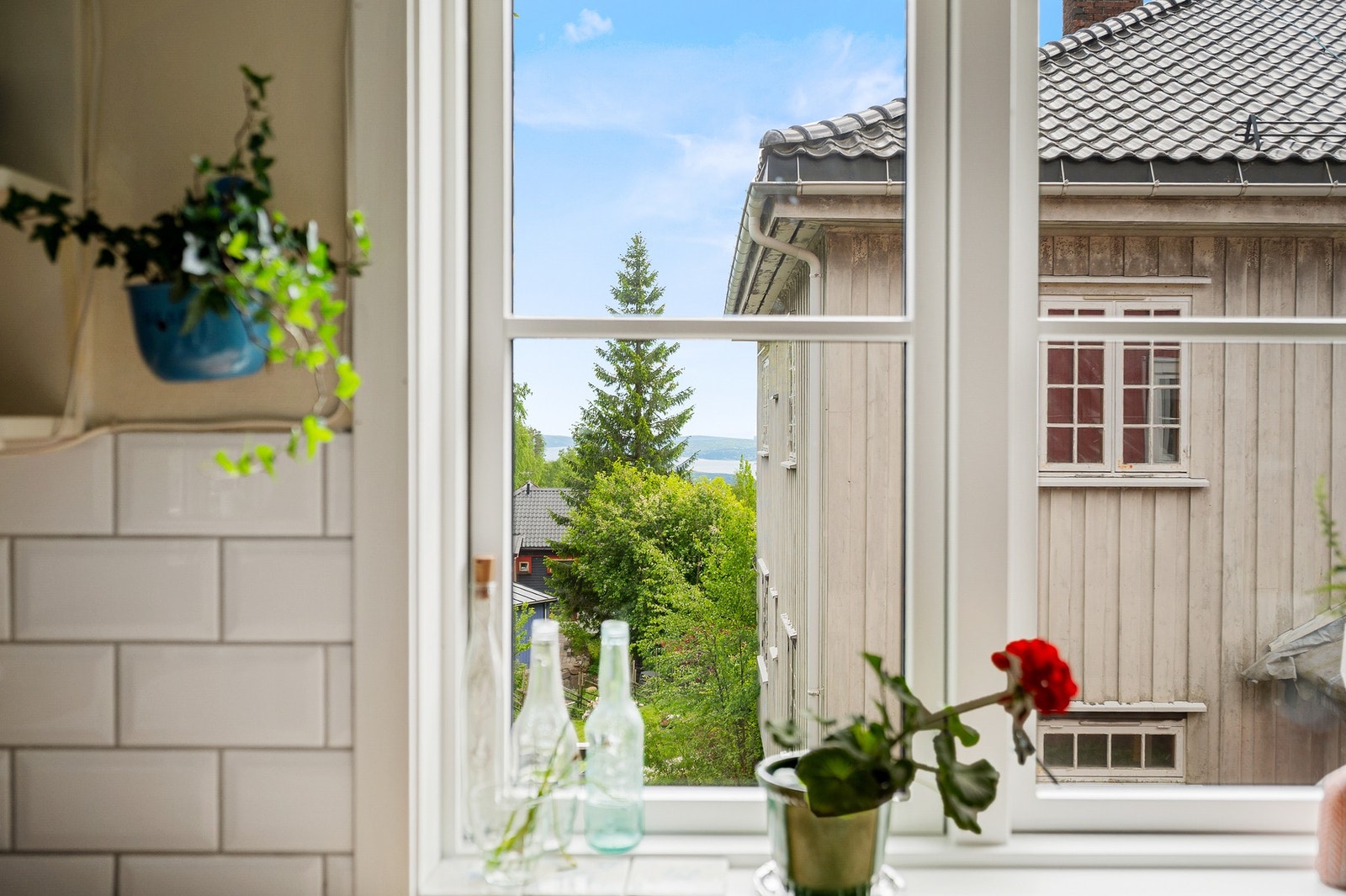Hyggelig utsyn fra kjøkken. Galleribilde