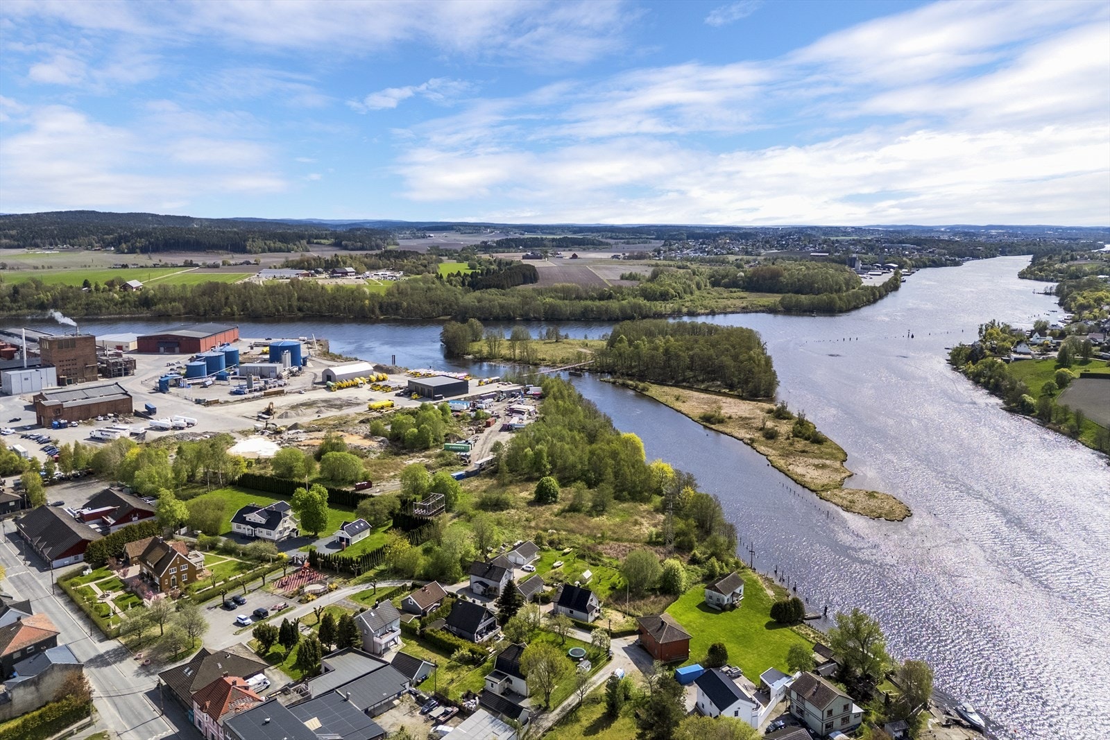 Eiendommen ligger sentralt på Greåker Galleribilde