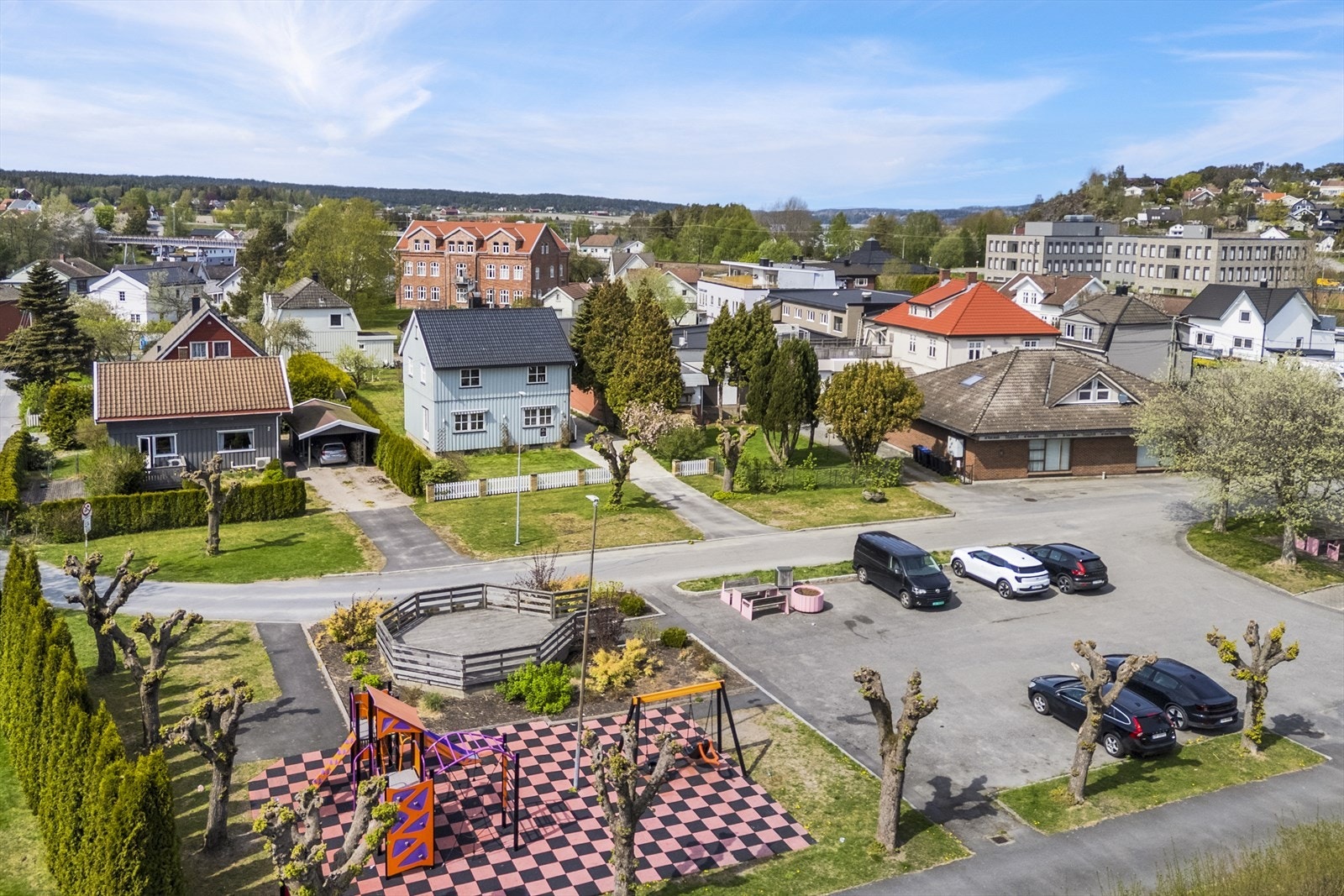Lekeplass rett ved boligen Galleribilde