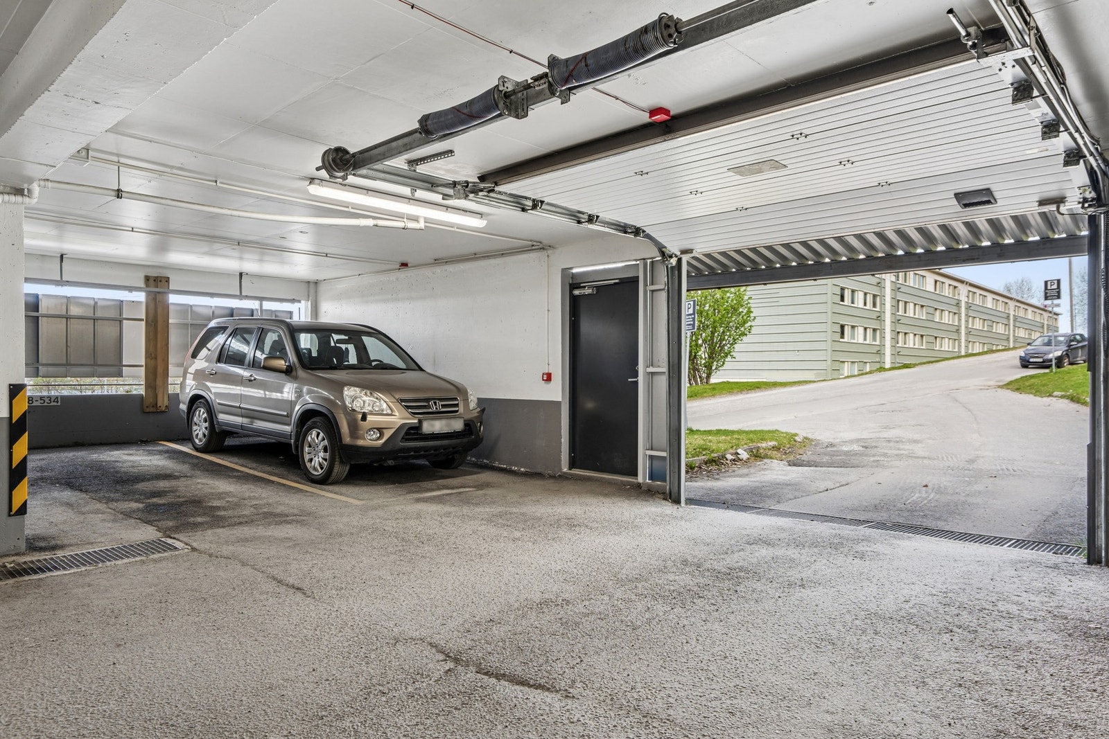 Det medfølger en garasjeplass i felles garasjeanlegg. Galleribilde