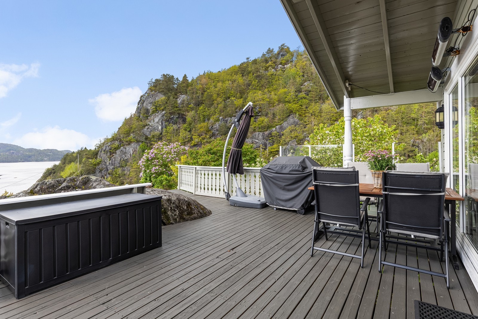 Uansett hvor du snur deg er det fantastisk flott natur i alle retninger. Galleribilde